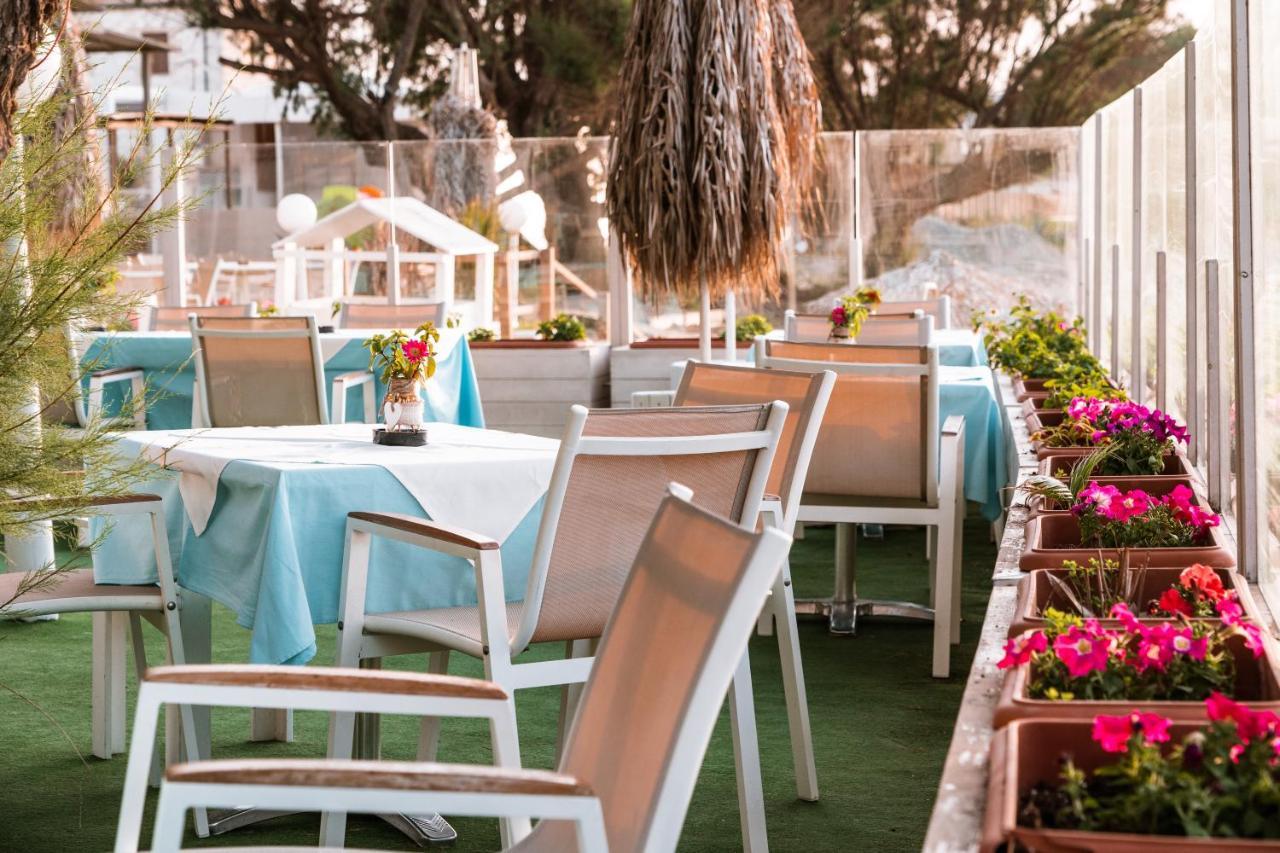 Troulakis Beach Hotel Agia Marina Dış mekan fotoğraf