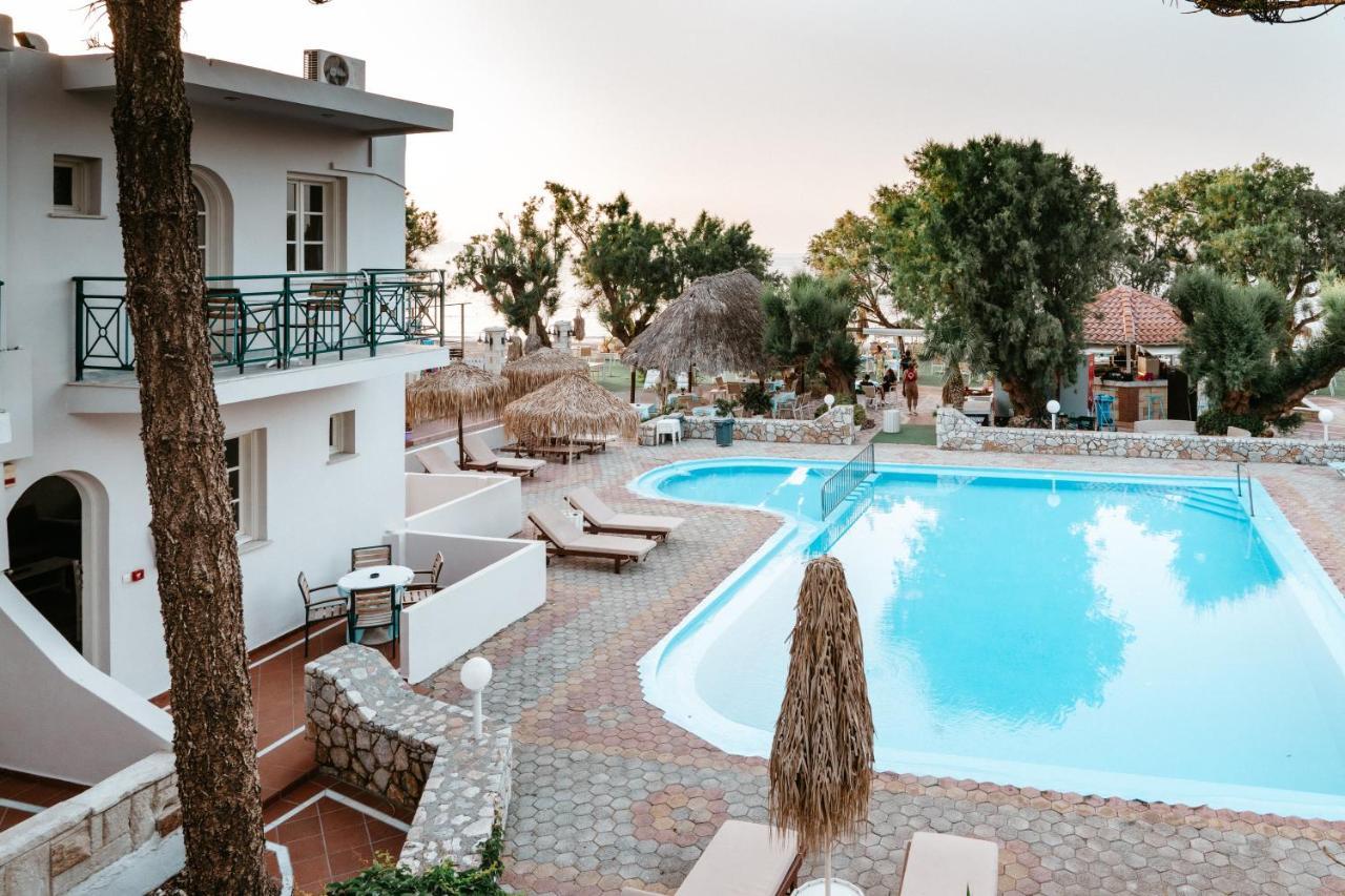 Troulakis Beach Hotel Agia Marina Dış mekan fotoğraf