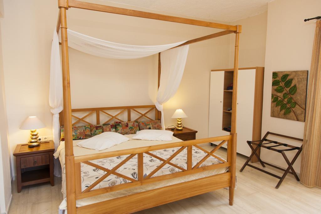 Troulakis Beach Hotel Agia Marina Dış mekan fotoğraf