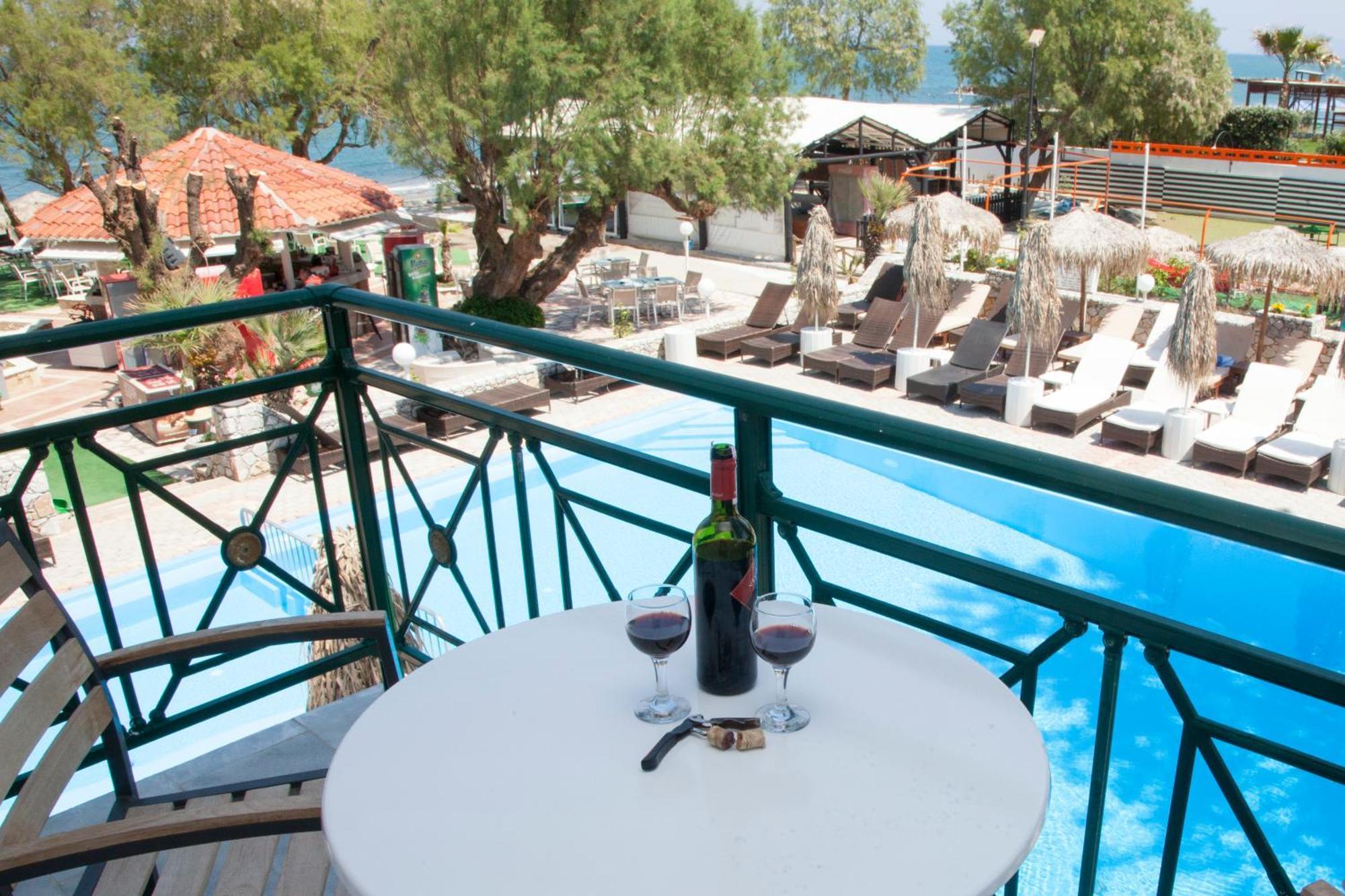 Troulakis Beach Hotel Agia Marina Dış mekan fotoğraf
